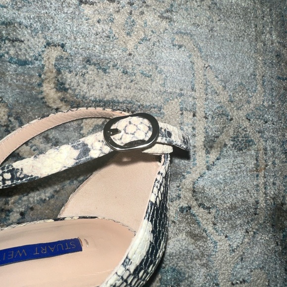 Stuart Weitzman Nearly Nude Sandles - Picture 11 of 14